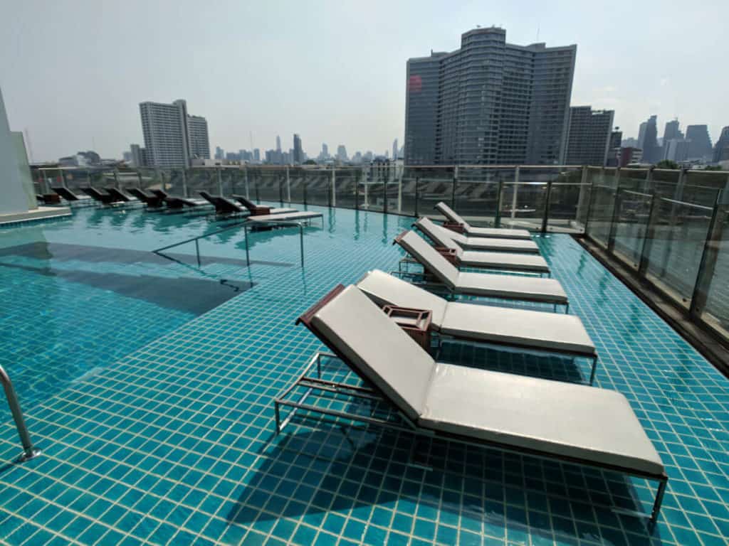 Millennium Hilton Bangkok - really nice pool area for sunbathing