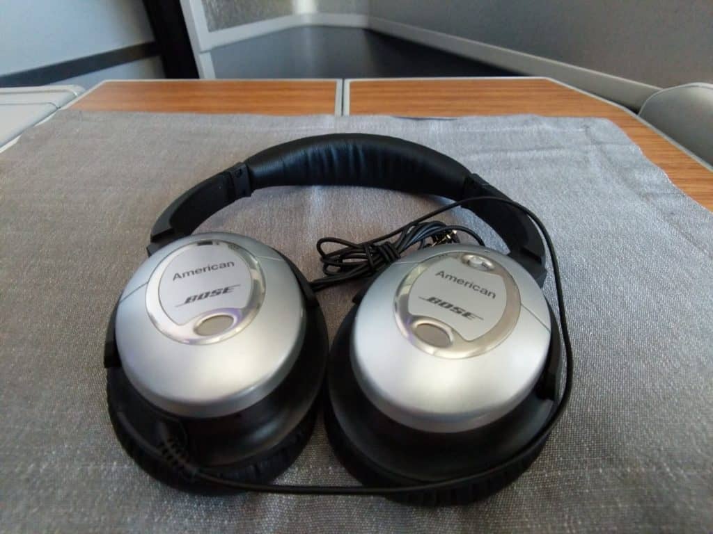 American Airlines 777-200 Fantastic Bose noise-cancelling headphones