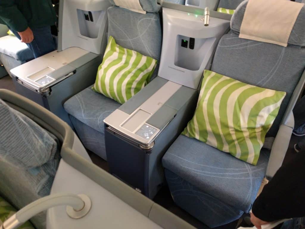 Middle seats of Finnair A330 business class