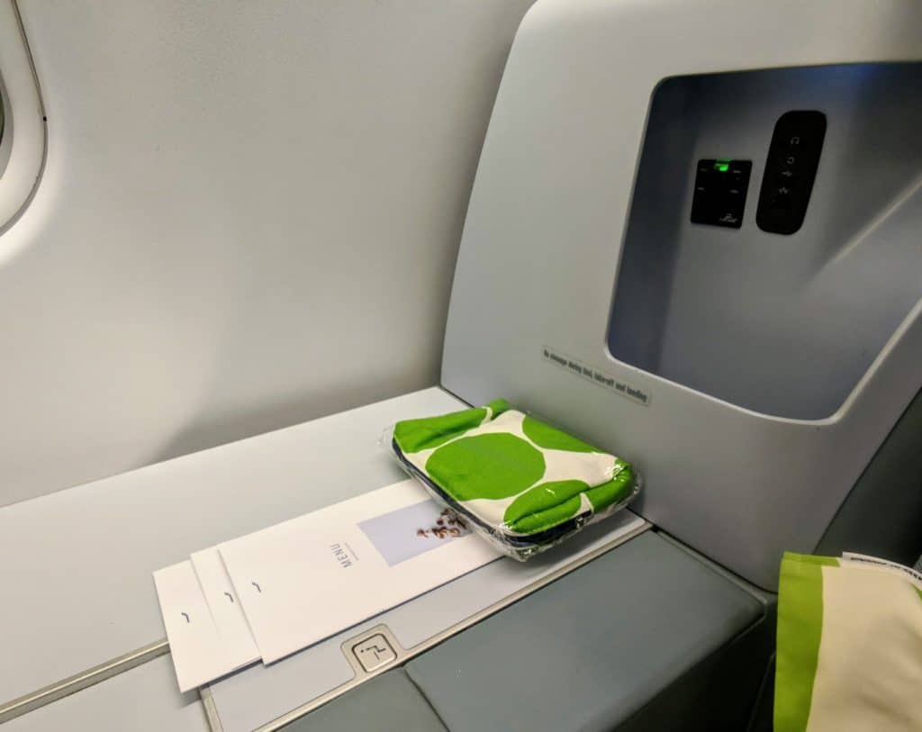 Finnair A330 Business Class charging options