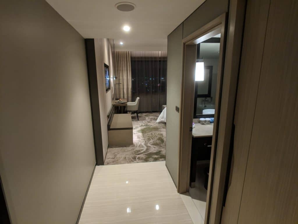 2019 Hotel Review Millennium Hilton Bangkok 001