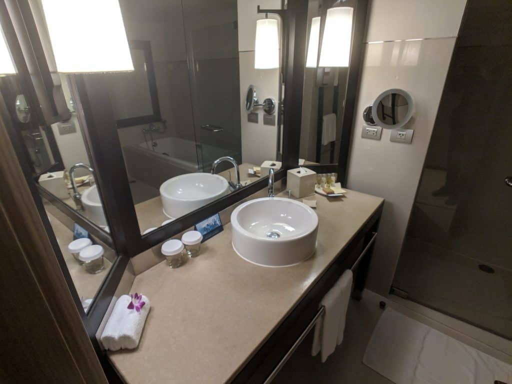 2019 Hotel Review Millennium Hilton Bangkok 002