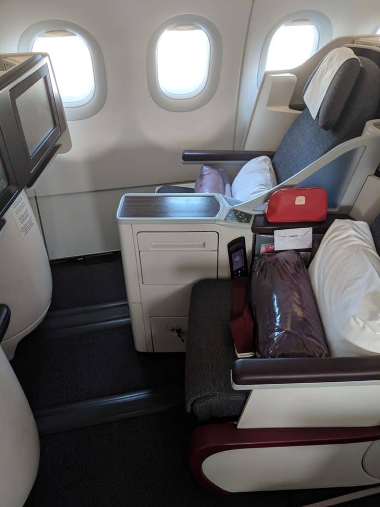 2019 Qatar Airways A320 Business Class Review 001