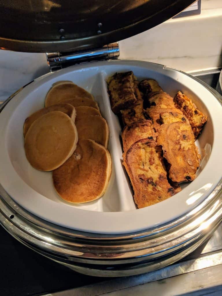 Hilton Singapore Hotel Review - Breakfast at the lounge