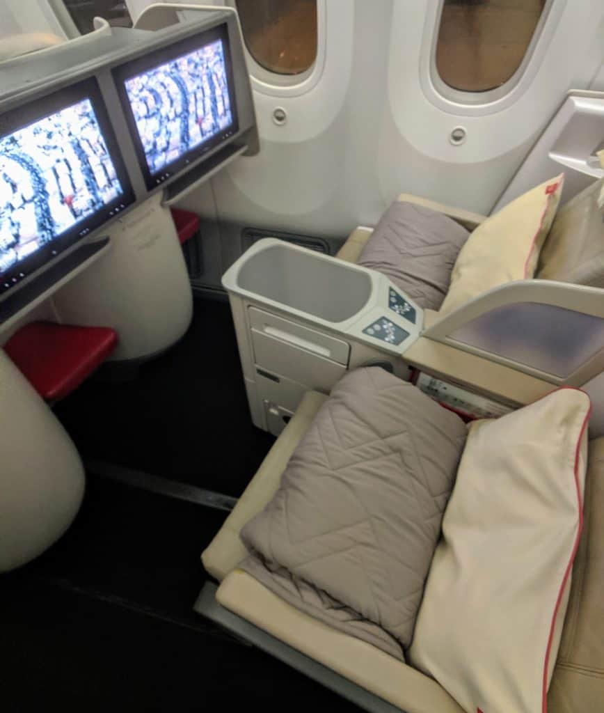 Royal Jordanian 787 Business Class Review 001