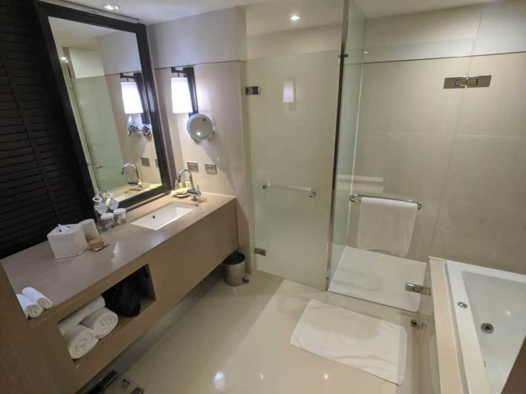 2020 Millennium Hilton Bangkok Panoramic Executive Suite 0001