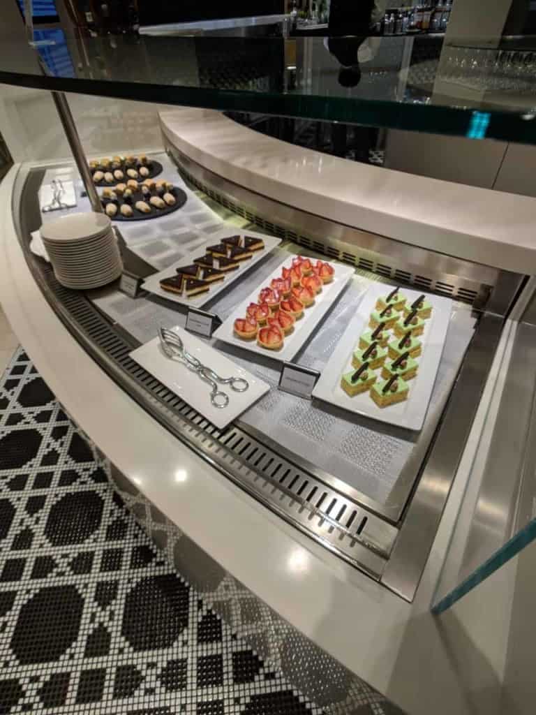 Qatar Airways Business Class Lounge in Bangkok